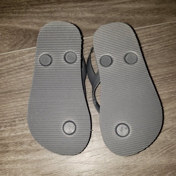 NWOT Old Navy Grey Toddler Thong Flip Flops size 8 - Picture 5 of 6